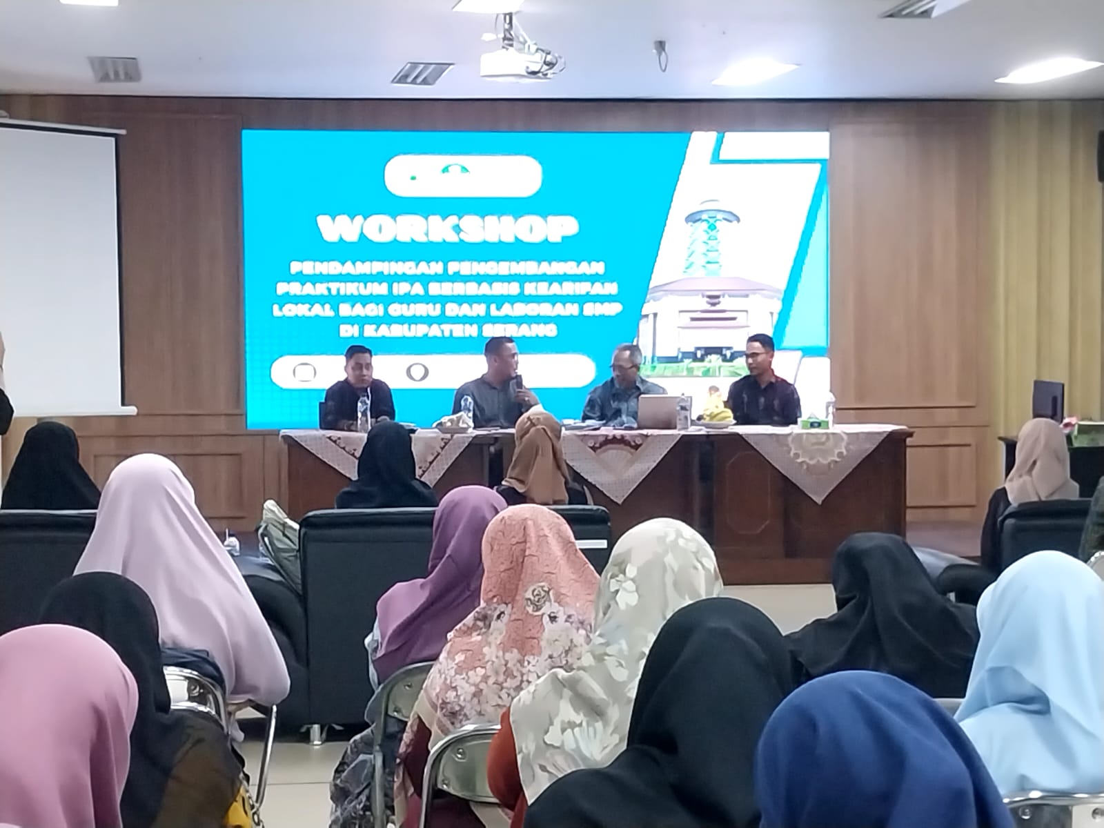 Pendampingan Guru untuk Penguasaan Praktikum Berbasis Kearifan Lokal di Banten